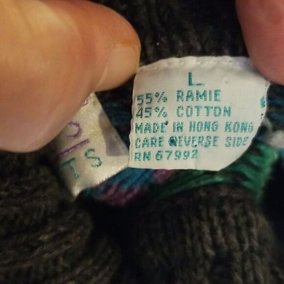 SWEATER!!!! LIKE NEW!!! GORGEOUS!!! PURCHASED IN UPSCALE BOUTIQUE IN ASPEN!!! - Picture 11 of 14